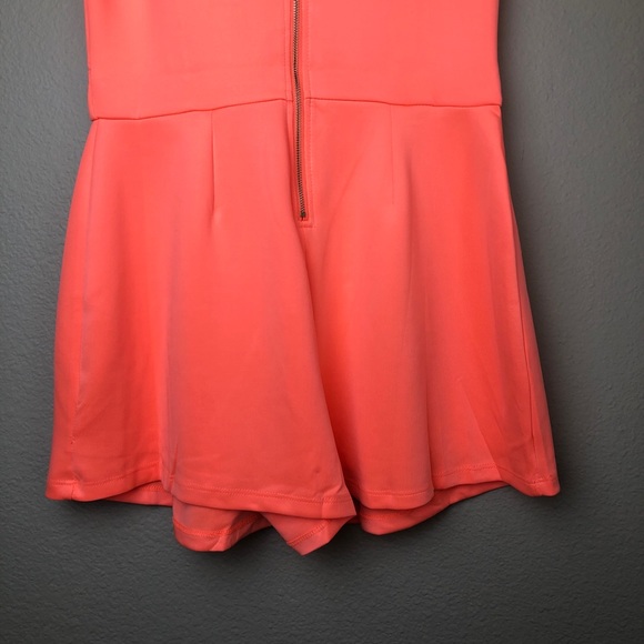 Sleeveless Romper in Large NWT - Picture 6 of 6